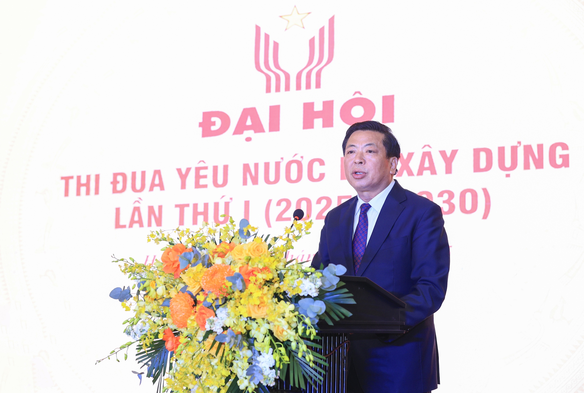 Bộ Xây dựng: Thi đua yêu nước, 'giữ lửa' yêu nghề trong giai đoạn mới- Ảnh 1.