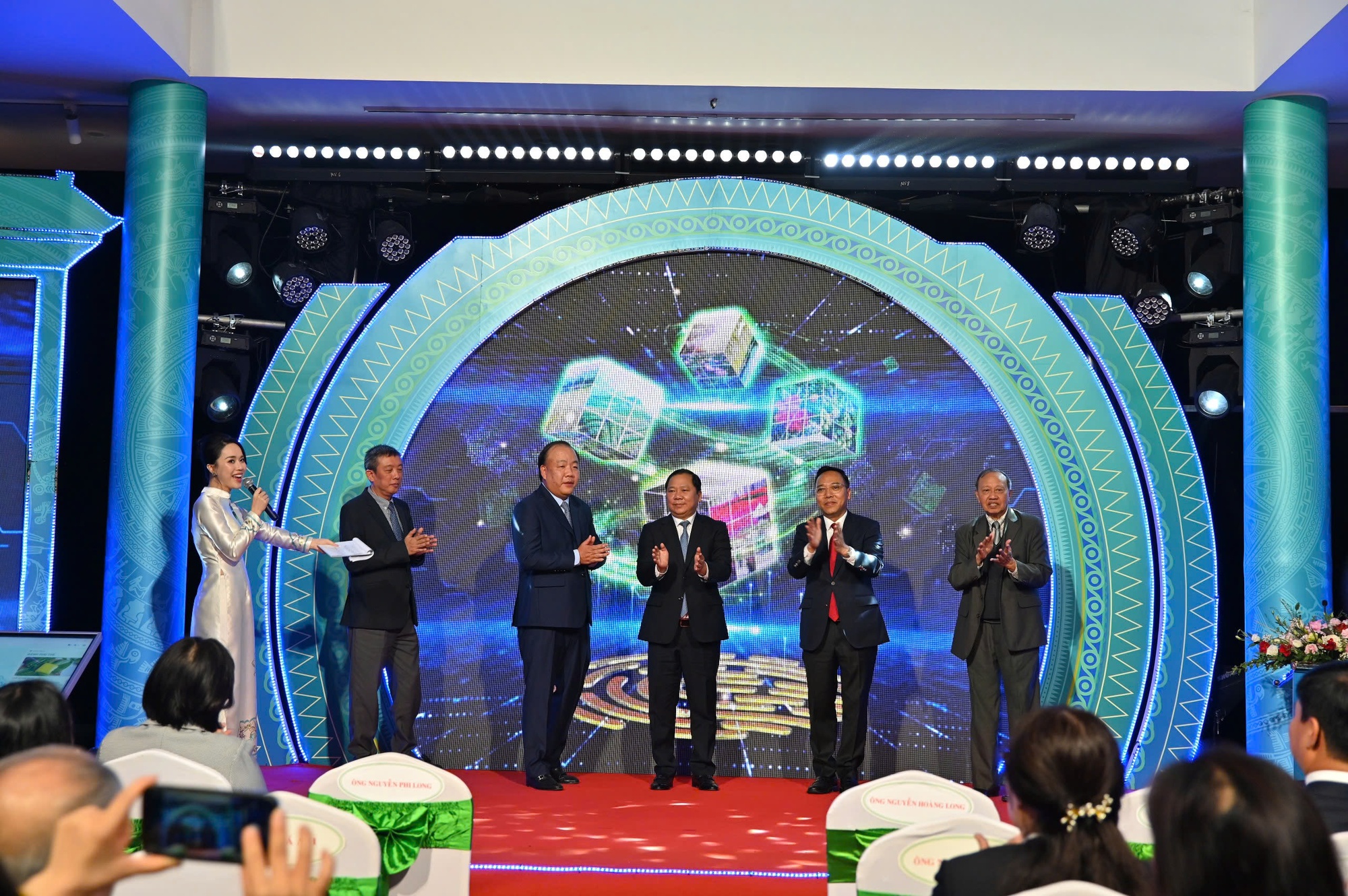 Khai mạc Tuần lễ Nông sản Việt 2025- Ảnh 1. Khai mạc Tuần lễ Nông sản Việt 2025- Ảnh 1.