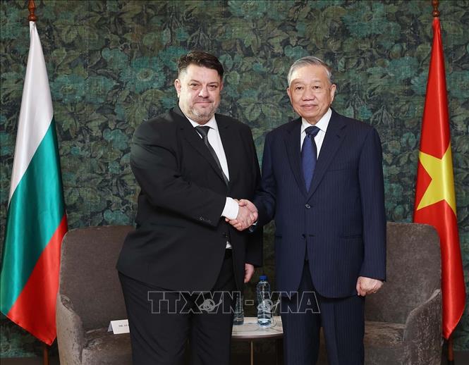 Tổng Bí thư Tô Lâm tiếp Chủ tịch Đảng Xã hội chủ nghĩa Bulgaria và đại diện các đảng cánh tả Bulgaria- Ảnh 1. Tổng Bí thư Tô Lâm tiếp Chủ tịch Đảng Xã hội chủ nghĩa Bulgaria và đại diện các đảng cánh tả Bulgaria- Ảnh 1.