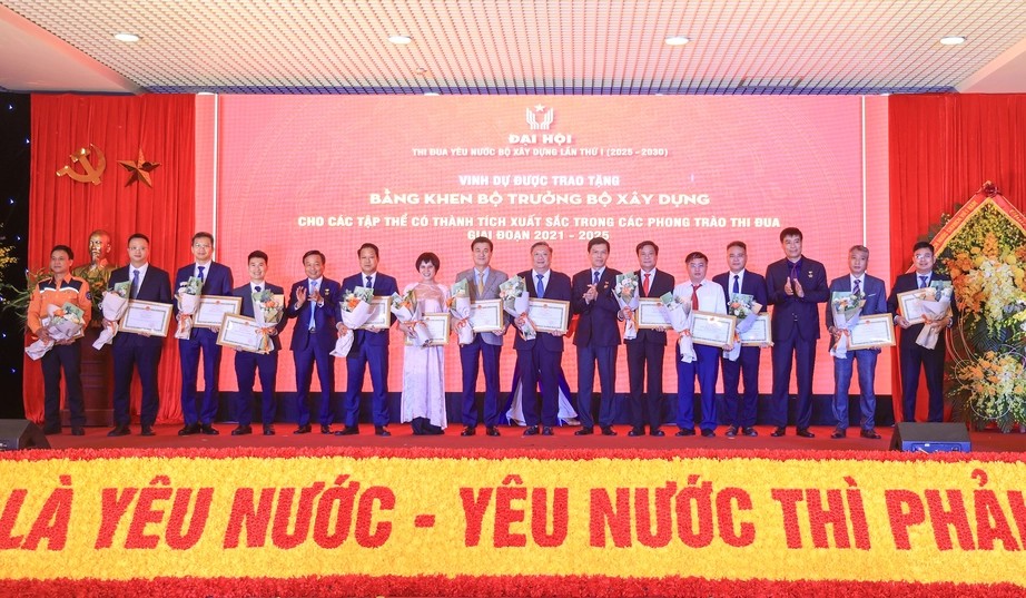 Bộ Xây dựng: Thi đua yêu nước, 'giữ lửa' yêu nghề trong giai đoạn mới- Ảnh 3.