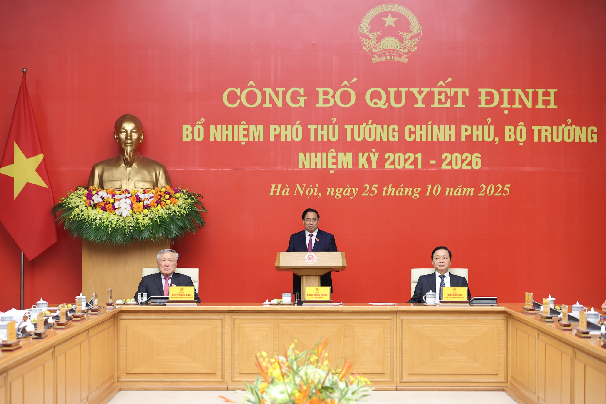 Thủ tướng Phạm Minh Chính trao quyết định bổ nhiệm và giao nhiệm vụ cho 2 Phó Thủ tướng, 3 Bộ trưởng- Ảnh 2. Thủ tướng Phạm Minh Chính trao quyết định bổ nhiệm và giao nhiệm vụ cho 2 Phó Thủ tướng, 3 Bộ trưởng- Ảnh 2.