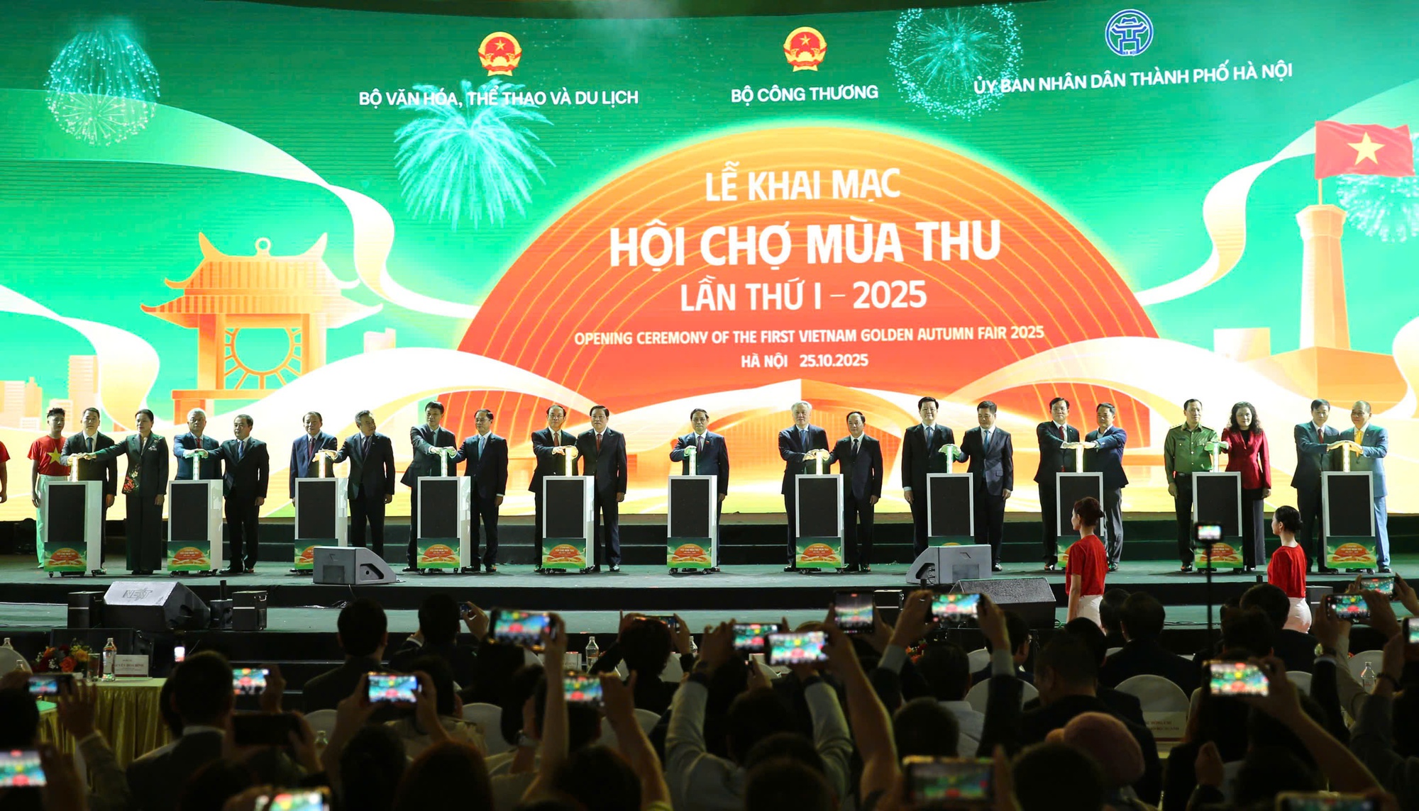Thủ tướng: Xây dựng Việt Nam trở thành trung tâm triển lãm hàng đầu châu Á, điểm đến hội chợ thương mại quốc tế- Ảnh 2. Thủ tướng: Xây dựng Việt Nam trở thành trung tâm triển lãm hàng đầu châu Á, điểm đến hội chợ thương mại quốc tế- Ảnh 2.