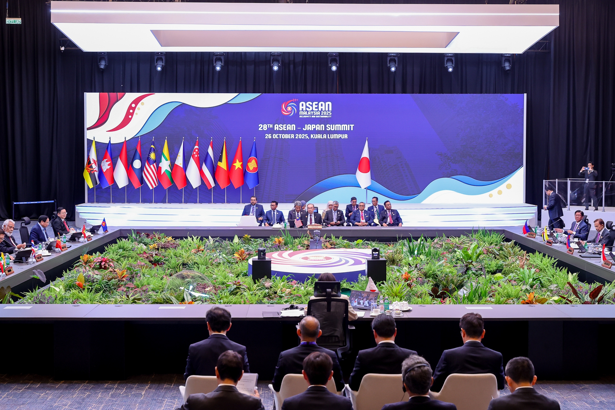 Thủ tướng: Quan hệ ASEAN - Nhật Bản cần chuyển biến mạnh mẽ với 3 trọng tâm hợp tác- Ảnh 1. Thủ tướng: Quan hệ ASEAN - Nhật Bản cần chuyển biến mạnh mẽ với 3 trọng tâm hợp tác- Ảnh 1.
