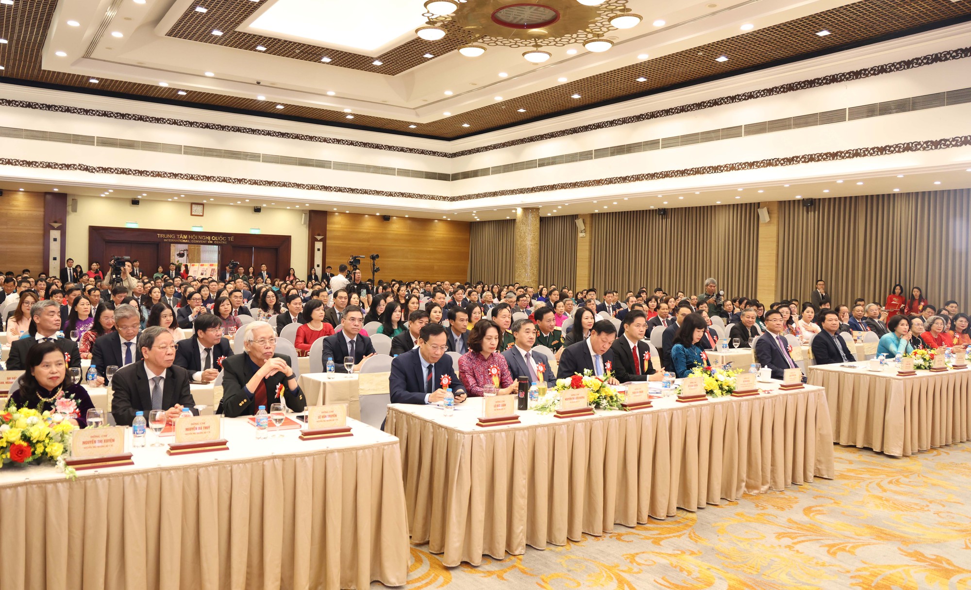 Phó Thủ tướng Lê Thành Long lưu ý 5 nội dung tại Đại hội Thi đua yêu nước ngành y tế- Ảnh 3. Phó Thủ tướng Lê Thành Long lưu ý 5 nội dung tại Đại hội Thi đua yêu nước ngành y tế- Ảnh 3.