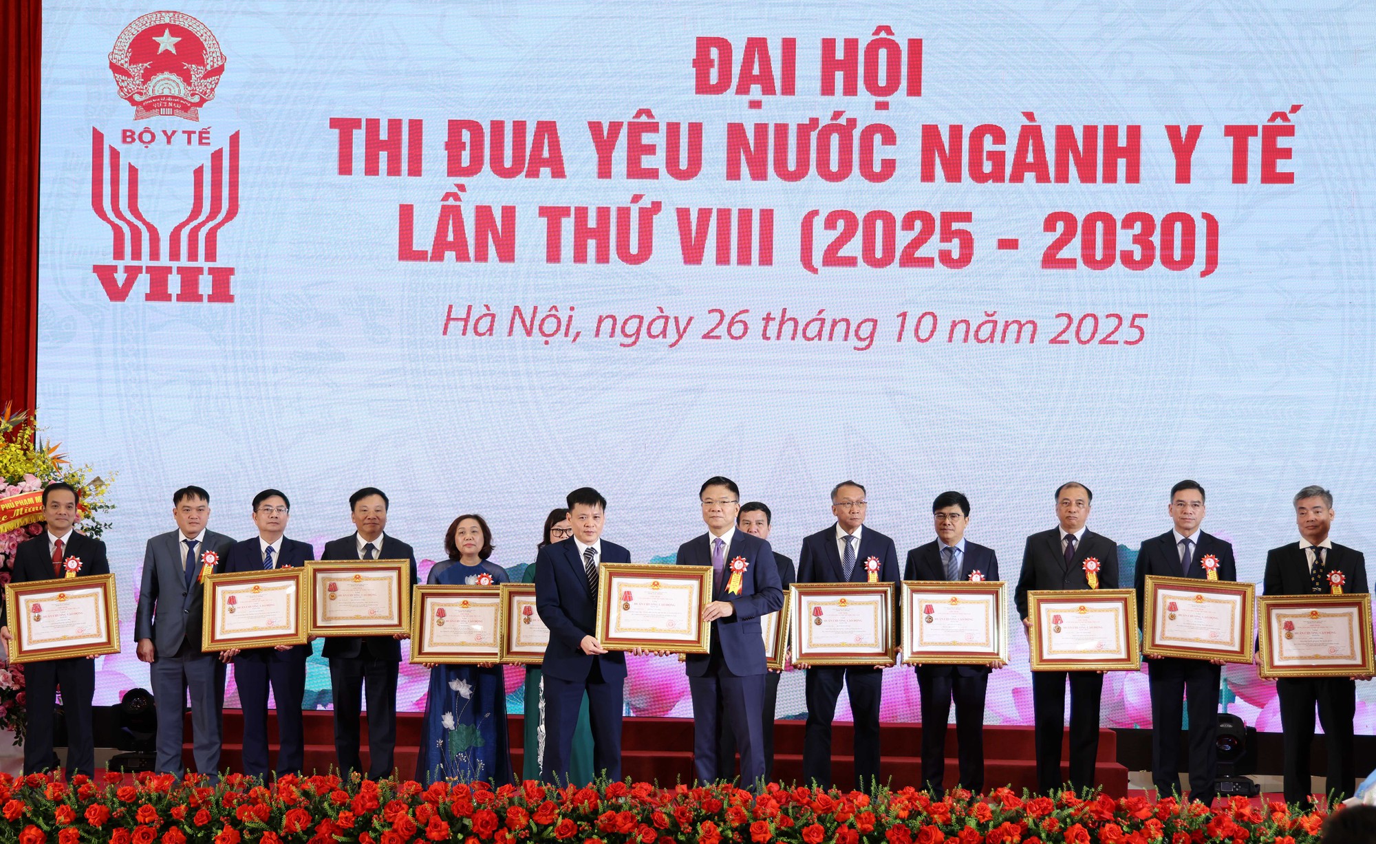 Phó Thủ tướng Lê Thành Long lưu ý 5 nội dung tại Đại hội Thi đua yêu nước ngành y tế- Ảnh 6. Phó Thủ tướng Lê Thành Long lưu ý 5 nội dung tại Đại hội Thi đua yêu nước ngành y tế- Ảnh 6.