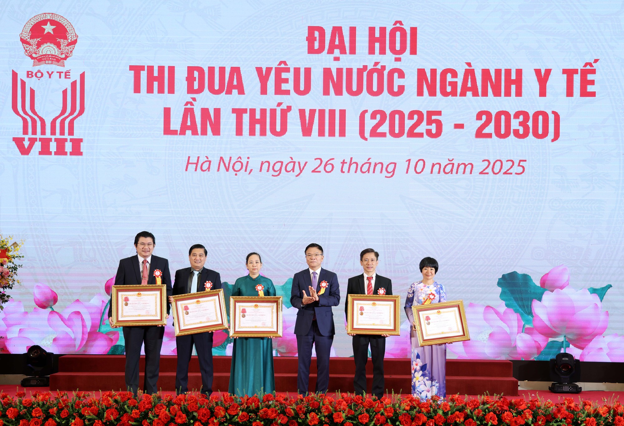Phó Thủ tướng Lê Thành Long lưu ý 5 nội dung tại Đại hội Thi đua yêu nước ngành y tế- Ảnh 5. Phó Thủ tướng Lê Thành Long lưu ý 5 nội dung tại Đại hội Thi đua yêu nước ngành y tế- Ảnh 5.