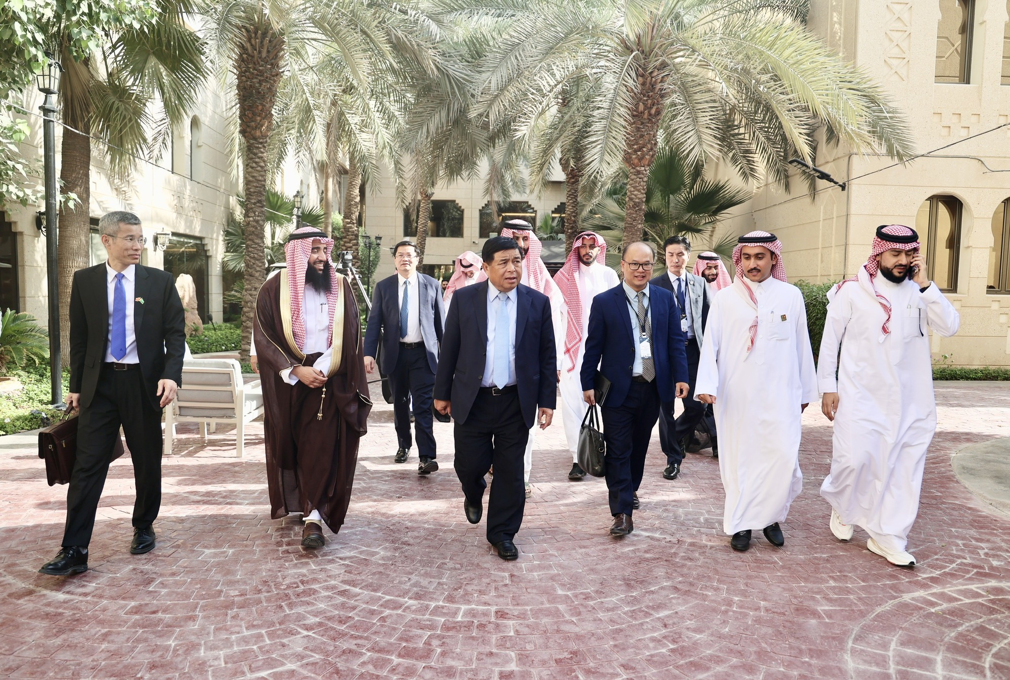Lấy hợp tác kinh tế làm trọng tâm, đưa quan hệ Việt Nam – Saudi Arabia lên tầm cao mới- Ảnh 1. Lấy hợp tác kinh tế làm trọng tâm, đưa quan hệ Việt Nam – Saudi Arabia lên tầm cao mới- Ảnh 1.