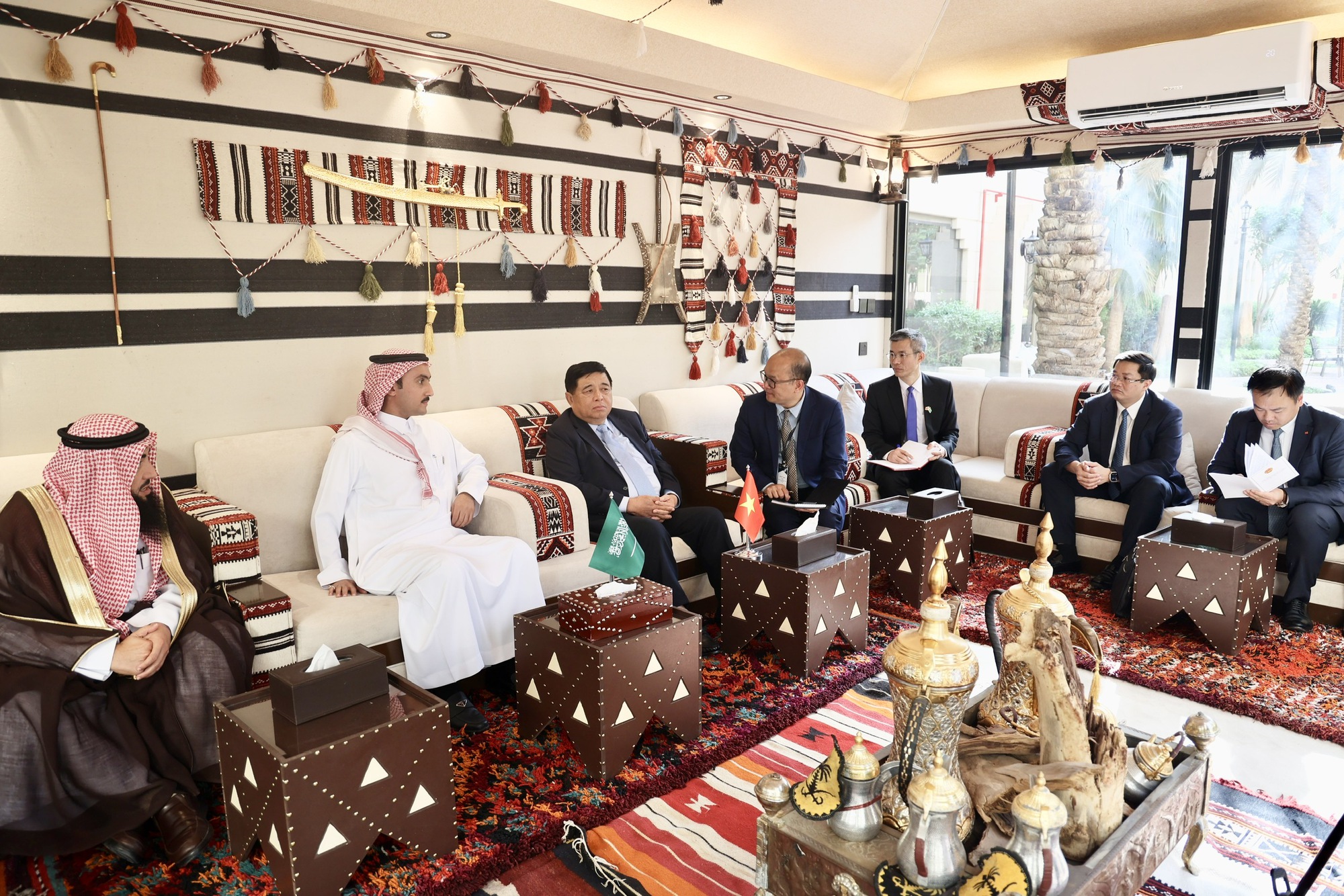 Lấy hợp tác kinh tế làm trọng tâm, đưa quan hệ Việt Nam – Saudi Arabia lên tầm cao mới- Ảnh 9. Lấy hợp tác kinh tế làm trọng tâm, đưa quan hệ Việt Nam – Saudi Arabia lên tầm cao mới- Ảnh 9.