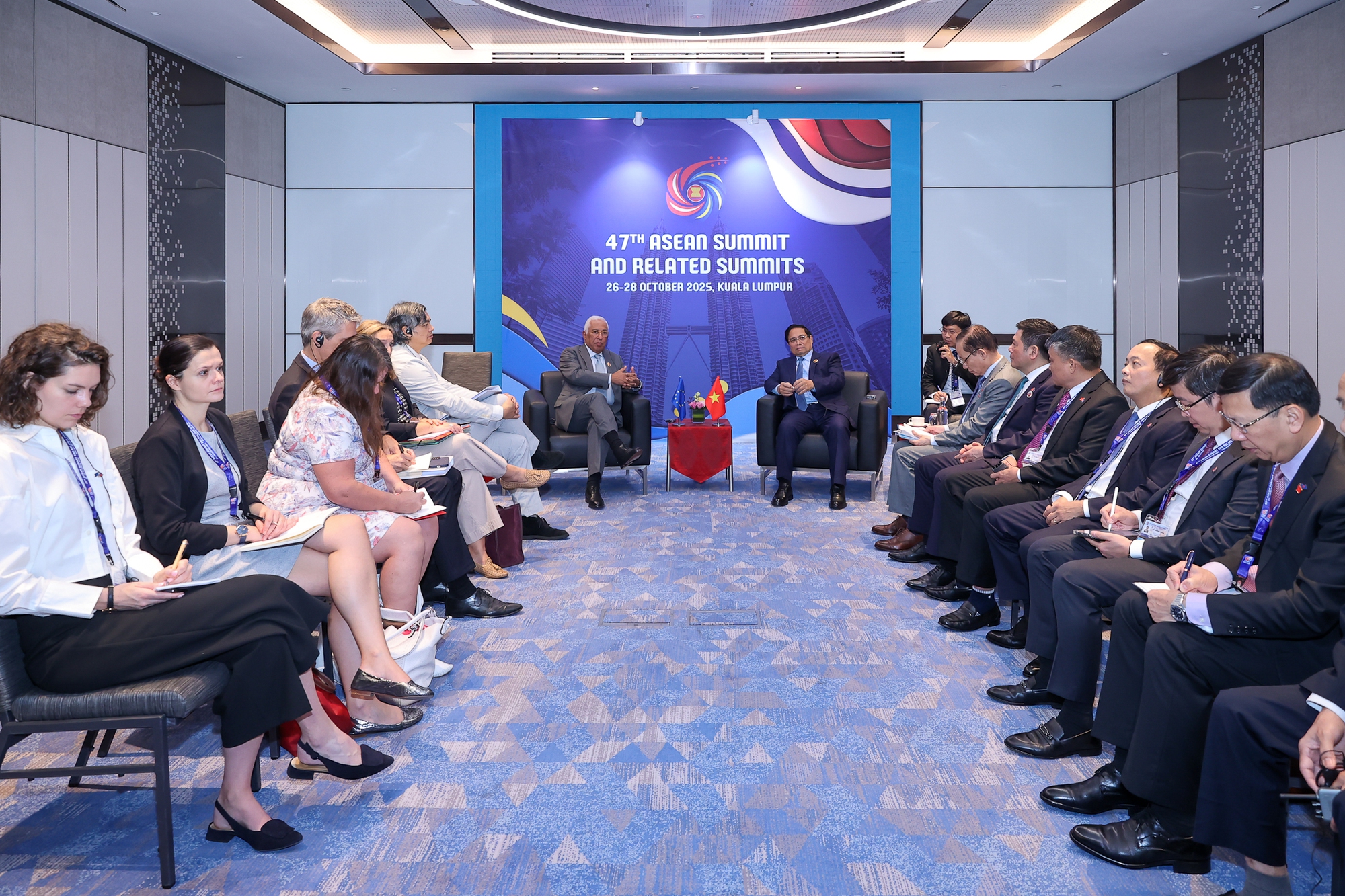 Chủ tịch Hội đồng châu Âu: EU mong muốn thúc đẩy quan hệ hợp tác mạnh mẽ với Việt Nam- Ảnh 3. Chủ tịch Hội đồng châu Âu: EU mong muốn thúc đẩy quan hệ hợp tác mạnh mẽ với Việt Nam- Ảnh 3.