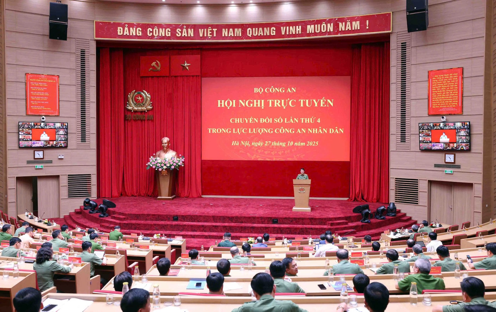 Tăng tốc, bứt phá, CAND giữ vững vai trò nòng cốt, dẫn dắt trong chuyển đổi số quốc gia- Ảnh 1. Tăng tốc, bứt phá, CAND giữ vững vai trò nòng cốt, dẫn dắt trong chuyển đổi số quốc gia- Ảnh 1.