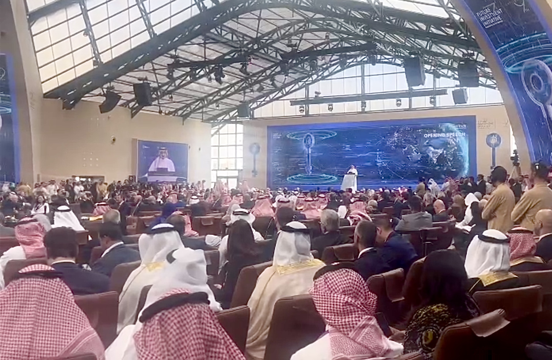 Phó Thủ tướng Nguyễn Chí Dũng tham dự Hội nghị FII9- Ảnh 2. Phó Thủ tướng Nguyễn Chí Dũng tham dự Hội nghị FII9- Ảnh 2.