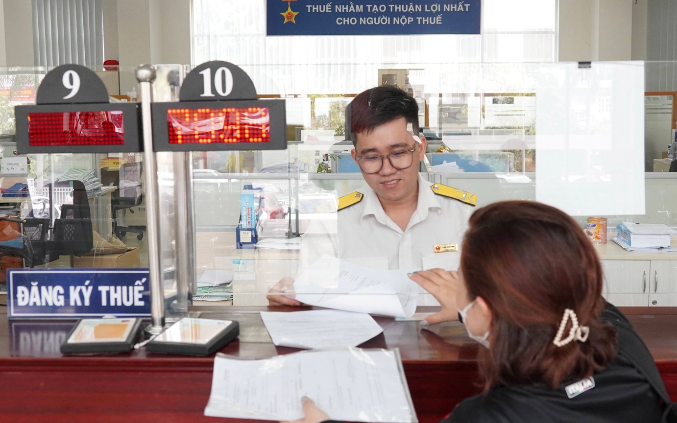 Cách tính thuế thu nhập đối với khoản thưởng tết