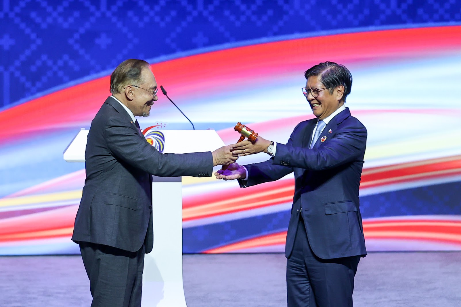 Thủ tướng hoàn thành hơn 40 hoạt động trong chuyến công tác dự Hội nghị Cấp cao ASEAN 47- Ảnh 2.