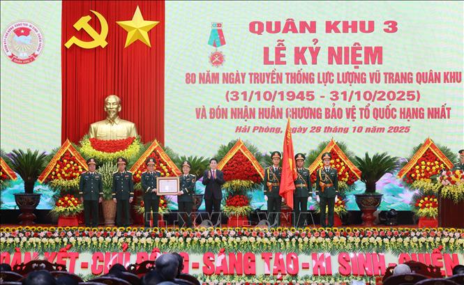 Chủ tịch nước Lương Cường: Xây dựng Lực lượng vũ trang Quân khu 3 cách mạng, chính quy, tinh nhuệ, hiện đại- Ảnh 4.