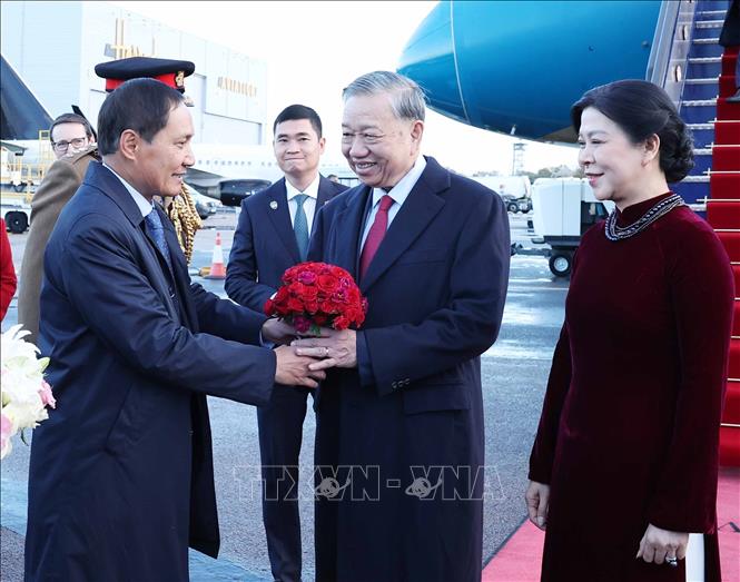 Tổng Bí thư Tô Lâm đến London, bắt đầu thăm chính thức Liên hiệp Vương quốc Anh và Bắc Ireland- Ảnh 4. Tổng Bí thư Tô Lâm đến London, bắt đầu thăm chính thức Liên hiệp Vương quốc Anh và Bắc Ireland- Ảnh 4.