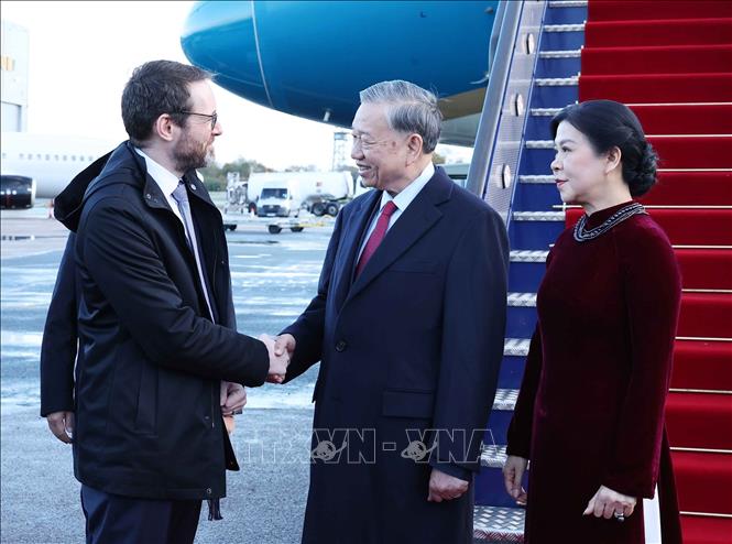 Tổng Bí thư Tô Lâm đến London, bắt đầu thăm chính thức Liên hiệp Vương quốc Anh và Bắc Ireland- Ảnh 2. Tổng Bí thư Tô Lâm đến London, bắt đầu thăm chính thức Liên hiệp Vương quốc Anh và Bắc Ireland- Ảnh 2.