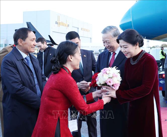 Tổng Bí thư Tô Lâm đến London, bắt đầu thăm chính thức Liên hiệp Vương quốc Anh và Bắc Ireland- Ảnh 5. Tổng Bí thư Tô Lâm đến London, bắt đầu thăm chính thức Liên hiệp Vương quốc Anh và Bắc Ireland- Ảnh 5.