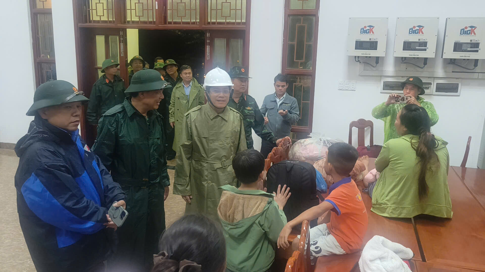 Đà Nẵng đã sơ tán 1.101 hộ với 3.572 người ra khỏi khu vực nguy hiểm- Ảnh 1.