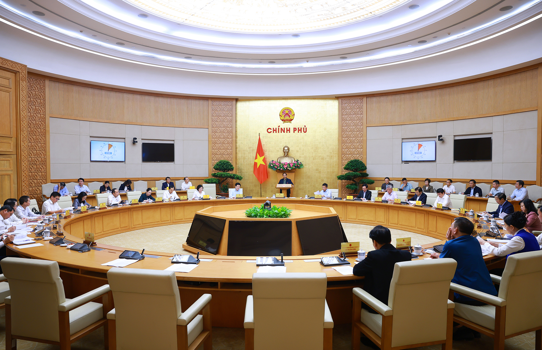 Thủ tướng: Đến cuối năm 2025 phải cơ bản giải quyết xong các vướng mắc trong vận hành chính quyền địa phương 2 cấp- Ảnh 1. Thủ tướng: Đến cuối năm 2025 phải cơ bản giải quyết xong các vướng mắc trong vận hành chính quyền địa phương 2 cấp- Ảnh 1.