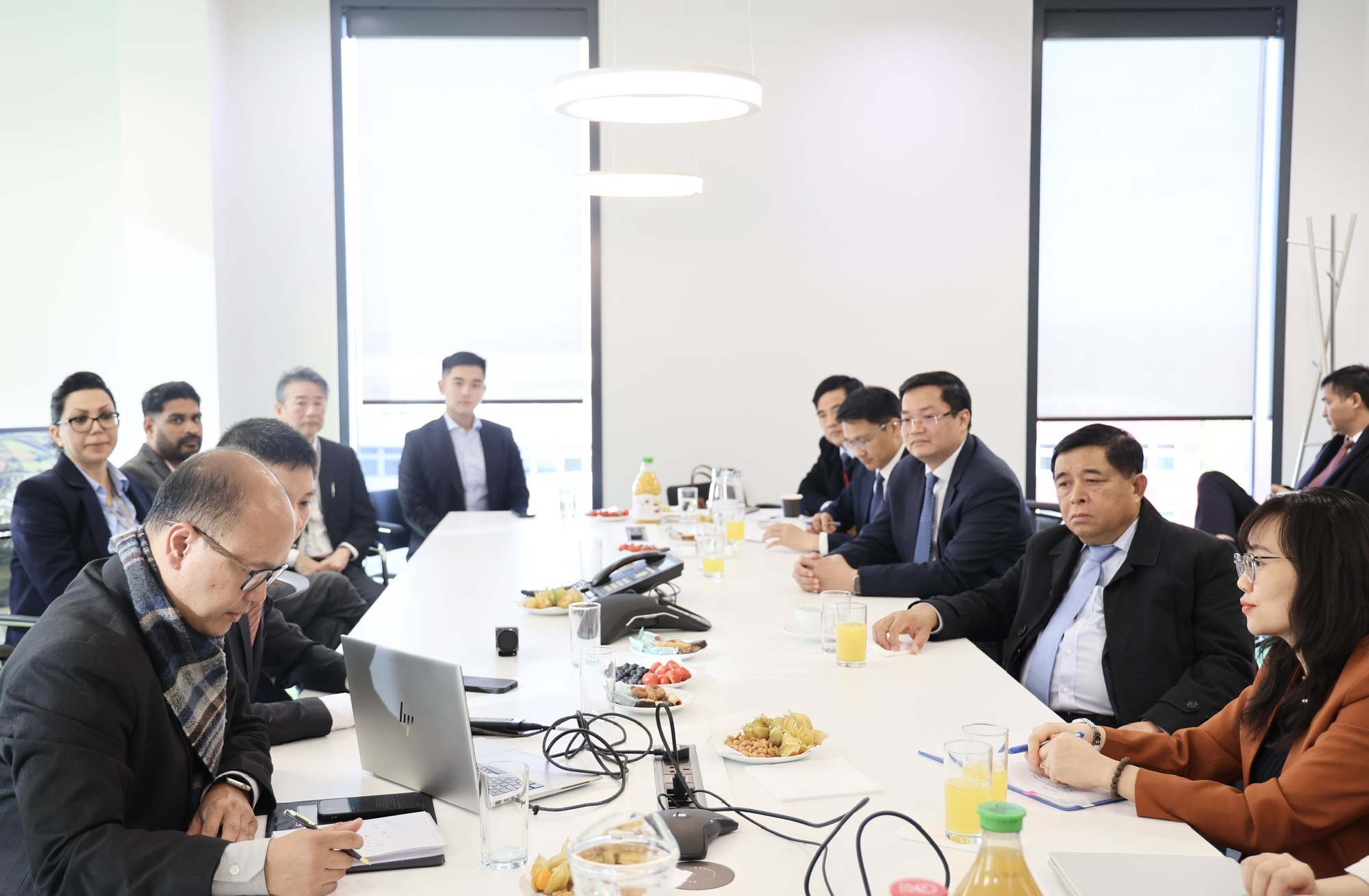 Phó Thủ tướng Chính phủ Nguyễn Chí Dũng thăm Quantum Science- Ảnh 1. Phó Thủ tướng Chính phủ Nguyễn Chí Dũng thăm Quantum Science- Ảnh 1.