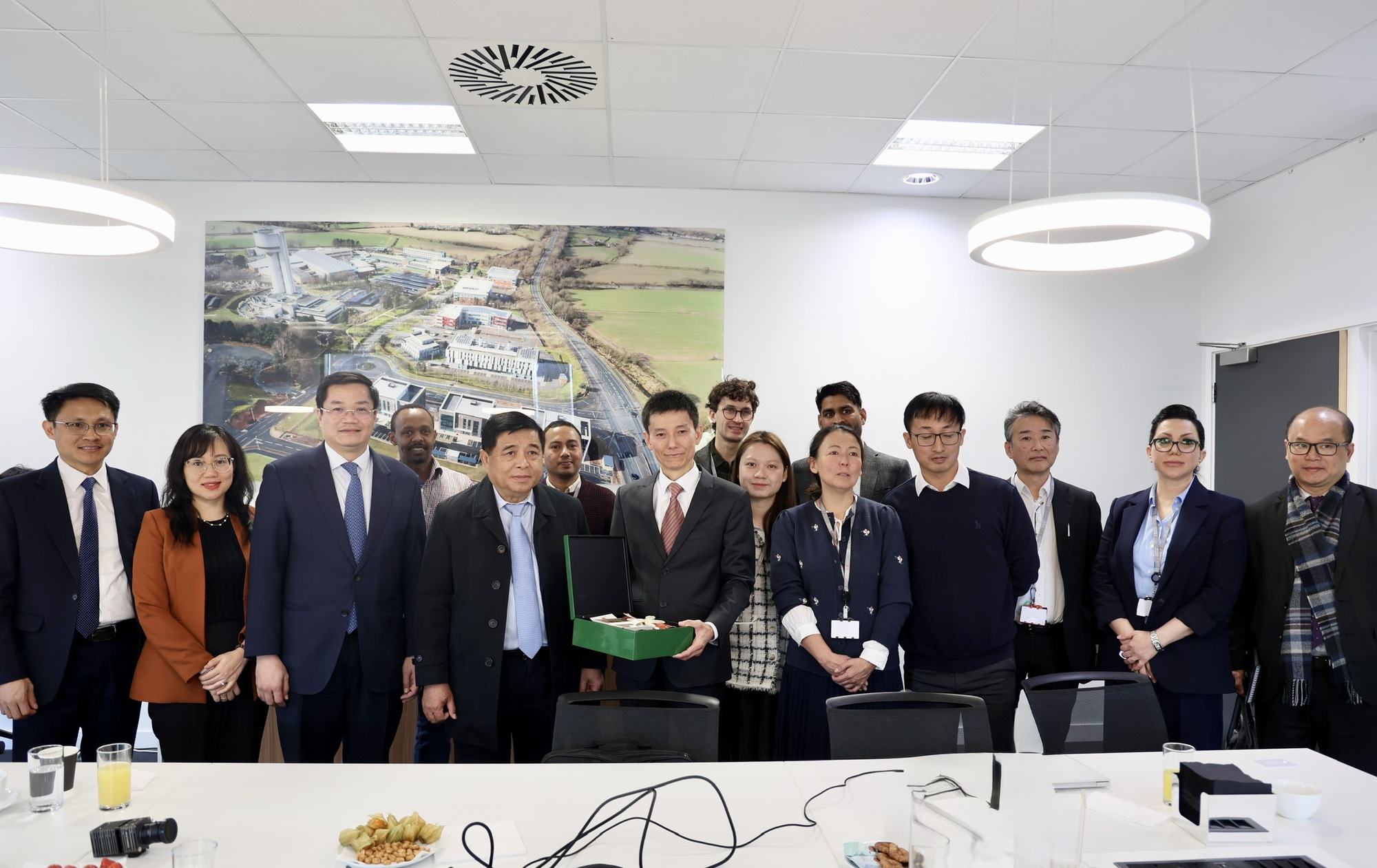 Phó Thủ tướng Chính phủ Nguyễn Chí Dũng thăm Quantum Science- Ảnh 5. Phó Thủ tướng Chính phủ Nguyễn Chí Dũng thăm Quantum Science- Ảnh 5.