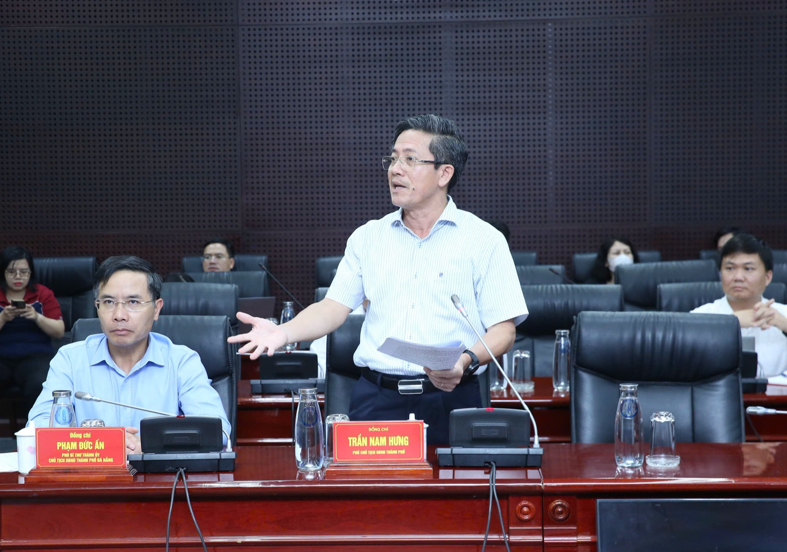 Phó Thủ tướng Trần Hồng Hà kiểm tra tình hình ứng phó, khắc phục hậu quả do mưa lũ, ngập lụt gây ra tại TP. Đà Nẵng- Ảnh 3. Phó Thủ tướng Trần Hồng Hà kiểm tra tình hình ứng phó, khắc phục hậu quả do mưa lũ, ngập lụt gây ra tại TP. Đà Nẵng- Ảnh 3.