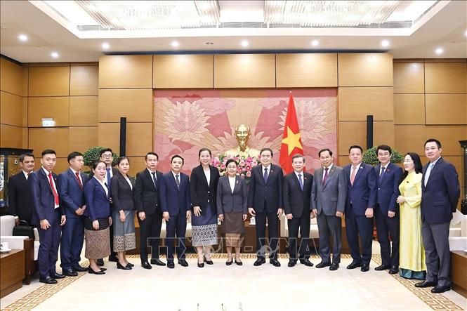 Chủ tịch Quốc hội tiếp Chánh án Tòa án nhân dân Tối cao Lào- Ảnh 3. Chủ tịch Quốc hội tiếp Chánh án Tòa án nhân dân Tối cao Lào- Ảnh 3.