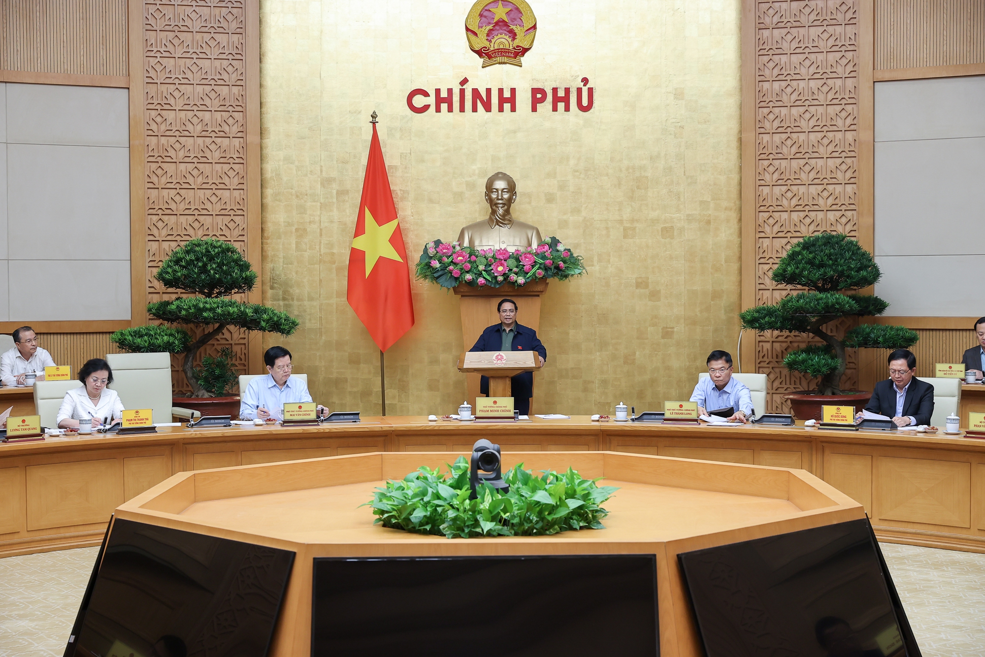 Thủ tướng: Đến cuối năm 2025 phải cơ bản giải quyết xong các vướng mắc trong vận hành chính quyền địa phương 2 cấp- Ảnh 4. Thủ tướng: Đến cuối năm 2025 phải cơ bản giải quyết xong các vướng mắc trong vận hành chính quyền địa phương 2 cấp- Ảnh 4.