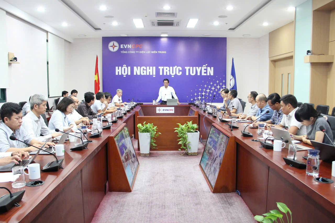 EVNCPC huy động toàn lực khắc phục sự cố điện do mưa lũ- Ảnh 3. EVNCPC huy động toàn lực khắc phục sự cố điện do mưa lũ- Ảnh 3.