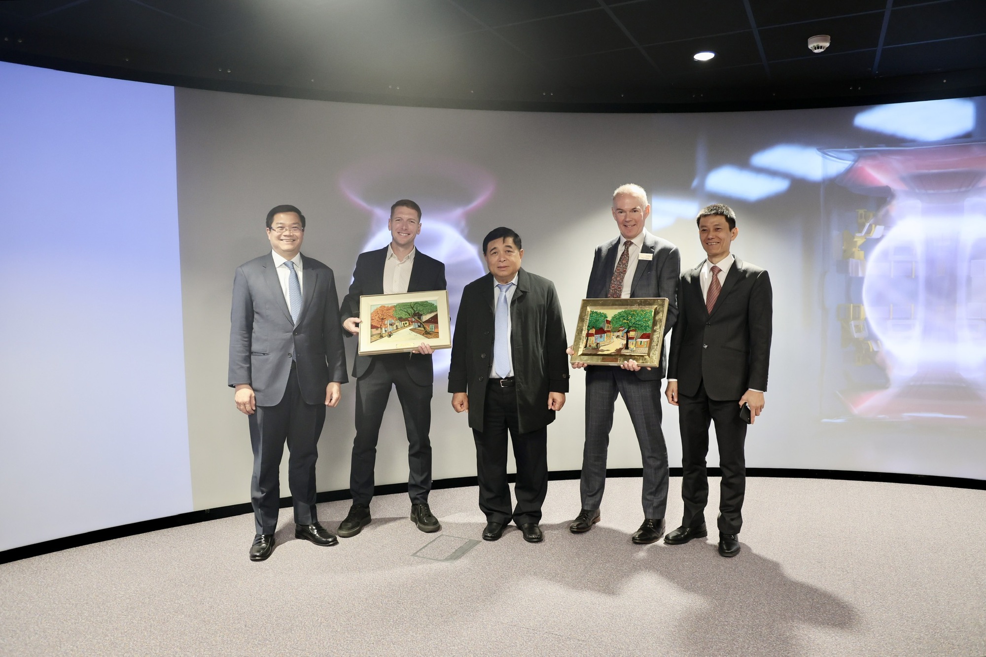 Phó Thủ tướng Nguyễn Chí Dũng thăm Khu Công nghệ Khoa học Sci-Tech- Ảnh 4. Phó Thủ tướng Nguyễn Chí Dũng thăm Khu Công nghệ Khoa học Sci-Tech- Ảnh 4.