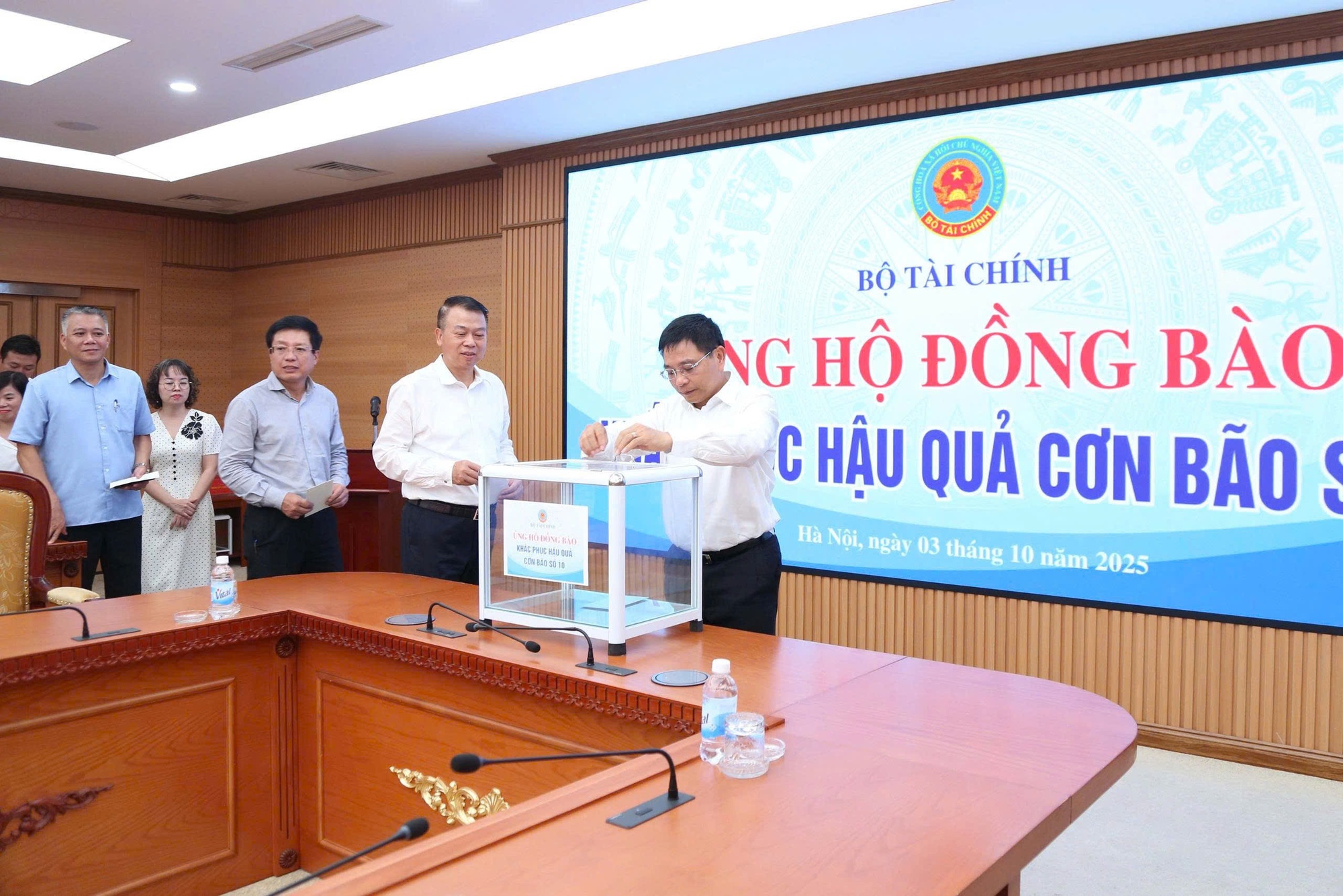  Cán bộ, CCVC, lao động ngành Tài chính, Kiểm toán ủng hộ đồng bào vùng bão lũ- Ảnh 1.
