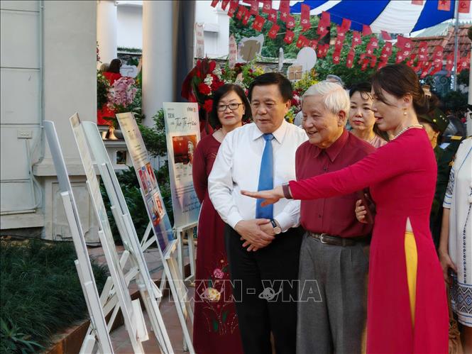 Khai mạc triển lãm 'Tem và Thơ - Dấu ấn Tố Hữu qua năm tháng'- Ảnh 3.