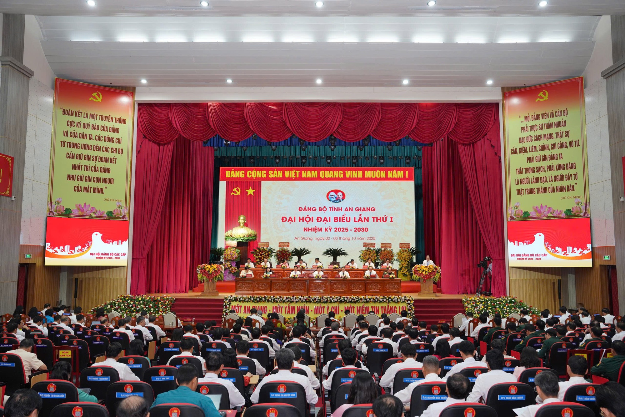 Đại hội Đảng bộ tỉnh An Giang: Khẳng định quyết tâm phát triển nhanh và bền vững- Ảnh 1.