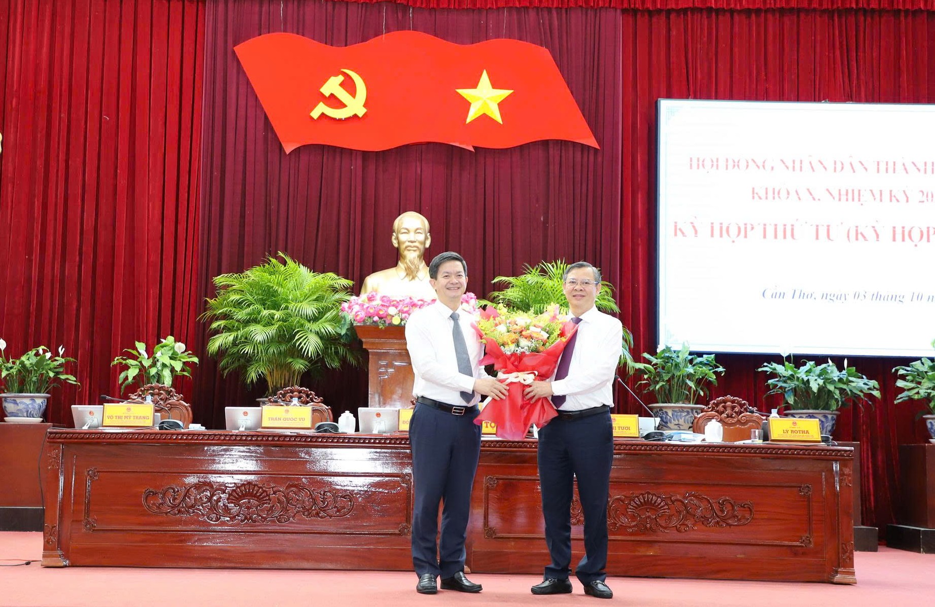 Ông Trương Cảnh Tuyên được bầu giữ chức vụ Chủ tịch UBND TP Cần Thơ- Ảnh 1.