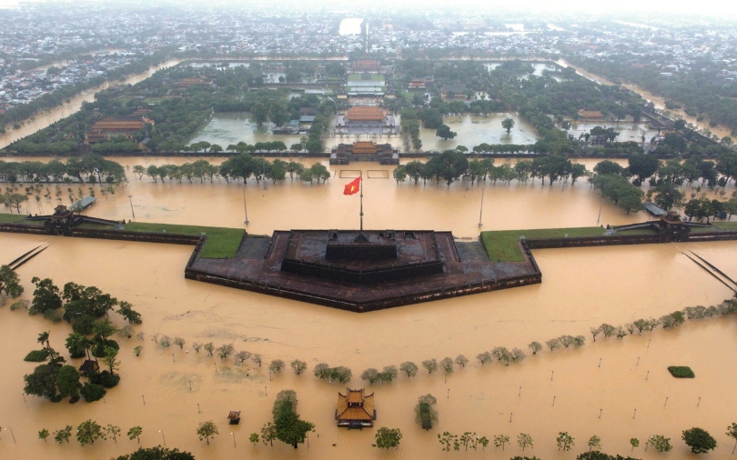 Miền Trung còn mưa lớn phức tạp: Thủ tướng chỉ đạo tiếp tục triển khai đồng bộ giải pháp ứng phó, sớm ổn định đời sống Nhân dân