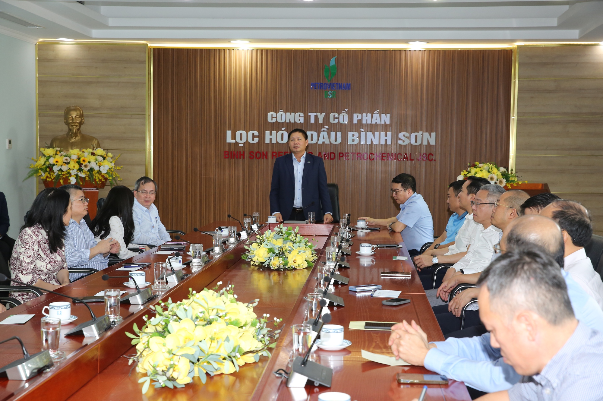 BSR quyên góp ủng hộ đồng bào Quảng Ngãi khắc phục hậu quả mưa lũ- Ảnh 1. BSR quyên góp ủng hộ đồng bào Quảng Ngãi khắc phục hậu quả mưa lũ- Ảnh 1.