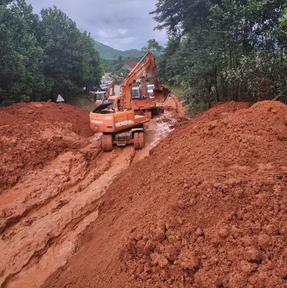 Dự kiến đêm nay sẽ thông tuyến đường Hồ Chí Minh qua đèo Lò Xo- Ảnh 1. Dự kiến đêm nay sẽ thông tuyến đường Hồ Chí Minh qua đèo Lò Xo- Ảnh 1.