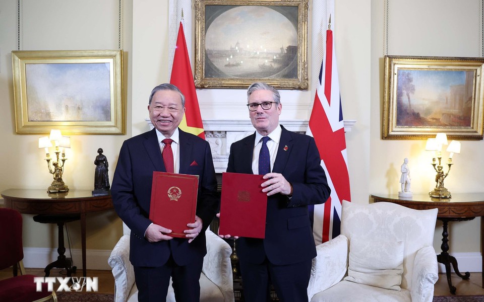 TUYÊN BỐ CHUNG VỀ VIỆC NÂNG CẤP QUAN HỆ VIỆT NAM - ANH LÊN ĐỐI TÁC CHIẾN LƯỢC TOÀN DIỆN