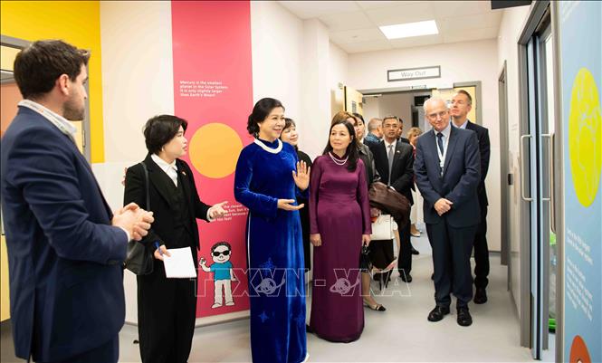 Phu nhân Ngô Phương Ly thăm Bệnh viện Nhi Evelina London- Ảnh 1. Phu nhân Ngô Phương Ly thăm Bệnh viện Nhi Evelina London- Ảnh 1.