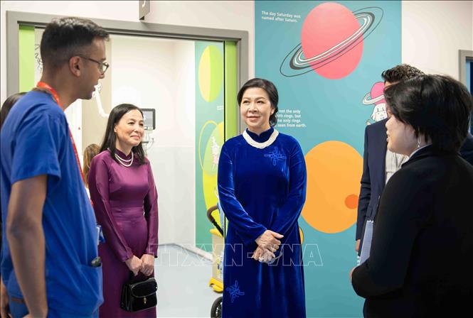 Phu nhân Ngô Phương Ly thăm Bệnh viện Nhi Evelina London- Ảnh 2. Phu nhân Ngô Phương Ly thăm Bệnh viện Nhi Evelina London- Ảnh 2.