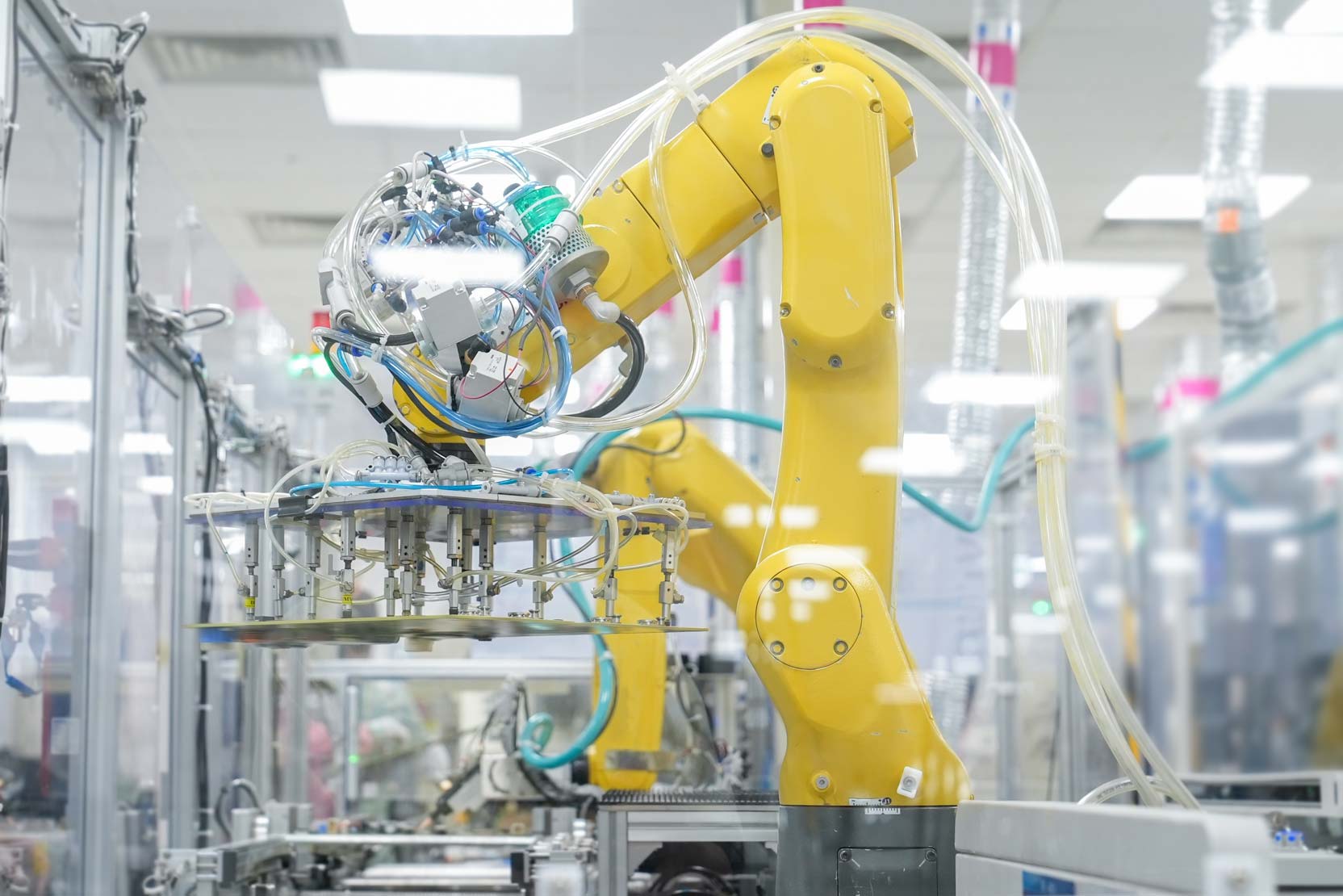 Sửa Luật Công nghệ cao: Làm sao tăng cơ hội, giảm thách thức trong thu hút FDI chiến lược?- Ảnh 1. Sửa Luật Công nghệ cao: Làm sao tăng cơ hội, giảm thách thức trong thu hút FDI chiến lược?- Ảnh 1.