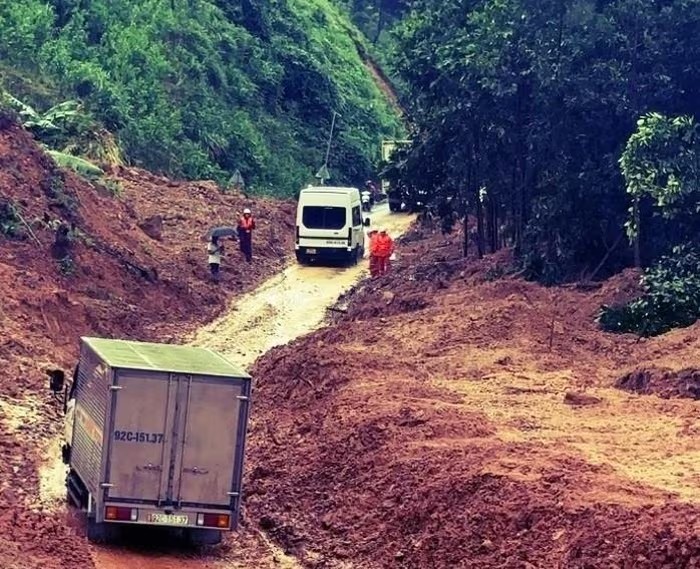 Những lưu ý khi lưu thông qua khu vực đèo Lò Xo- Ảnh 1. Những lưu ý khi lưu thông qua khu vực đèo Lò Xo- Ảnh 1.