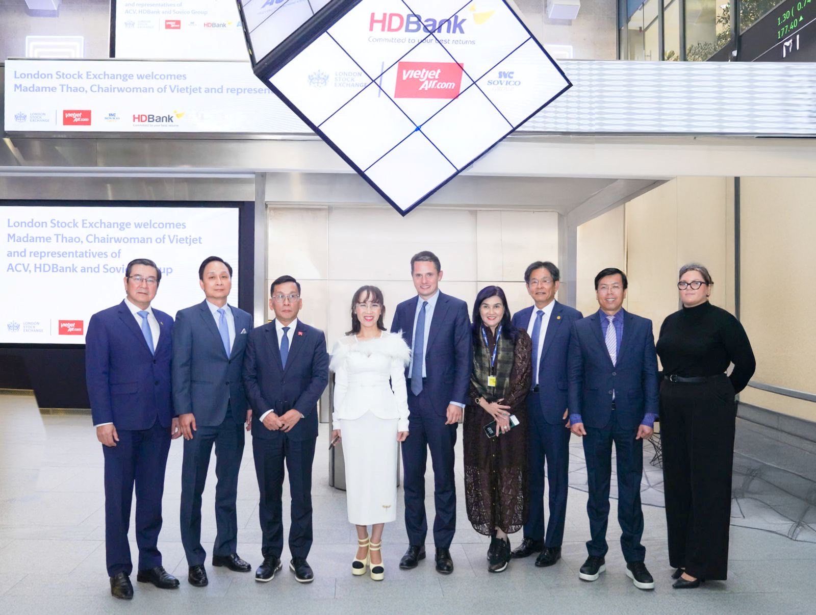 Lãnh đạo HDBank thăm Sàn giao dịch chứng khoán London - Ảnh 1. Lãnh đạo HDBank thăm Sàn giao dịch chứng khoán London - Ảnh 1.