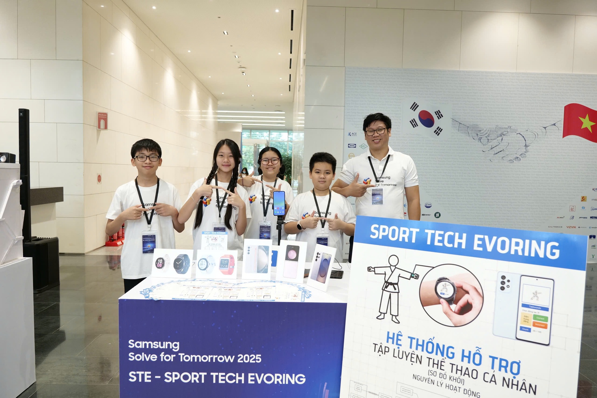 Trao giải "Samsung Solve for Tomorrow 2025" cho các học sinh xuất sắc giải bài toán xã hội bằng công nghệ- Ảnh 5.