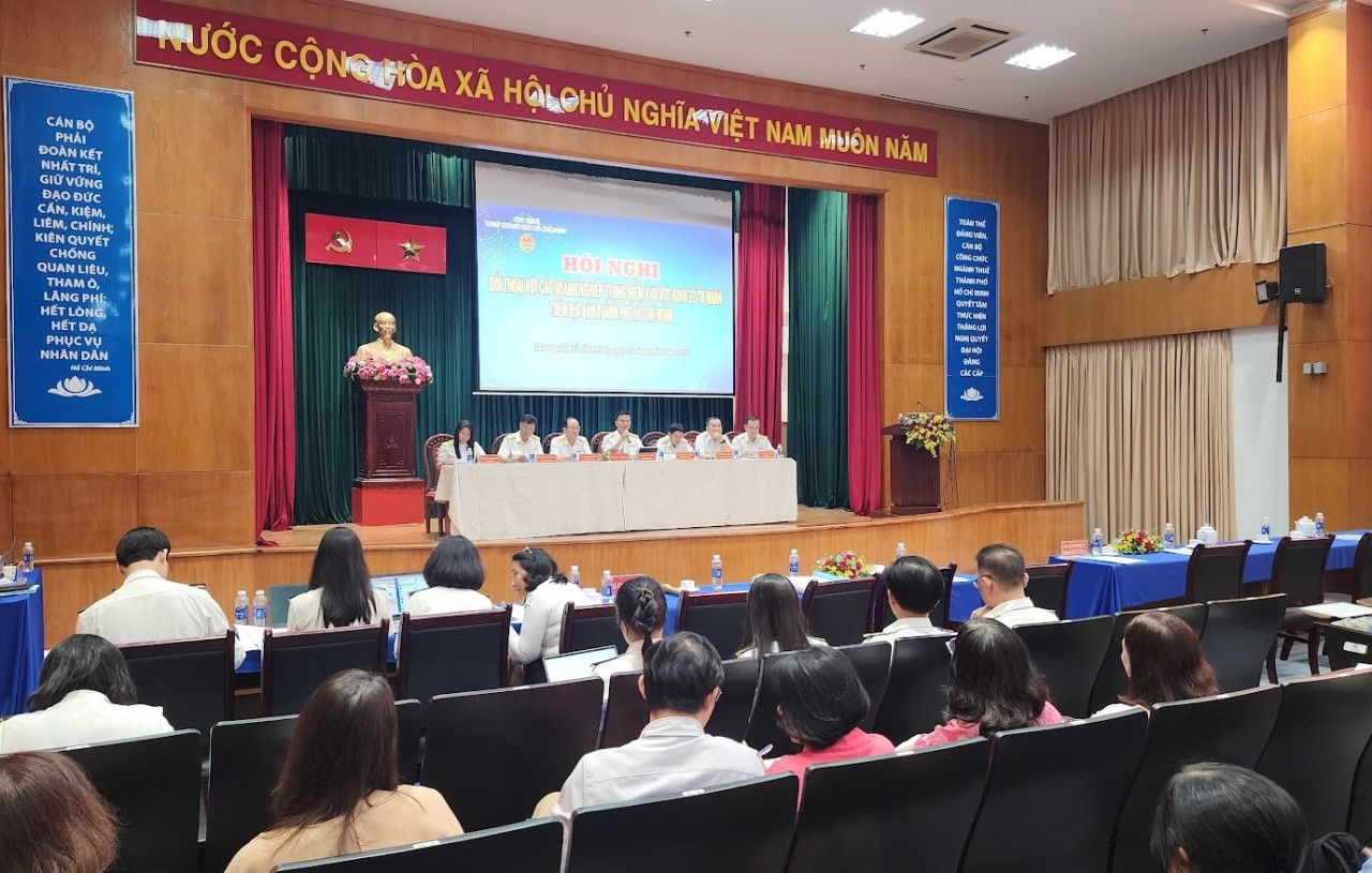 Doanh nghiệp cần phối hợp chặt chẽ với cơ quan thuế gỡ cảnh báo rủi ro hóa đơn- Ảnh 1. Doanh nghiệp cần phối hợp chặt chẽ với cơ quan thuế gỡ cảnh báo rủi ro hóa đơn- Ảnh 1.