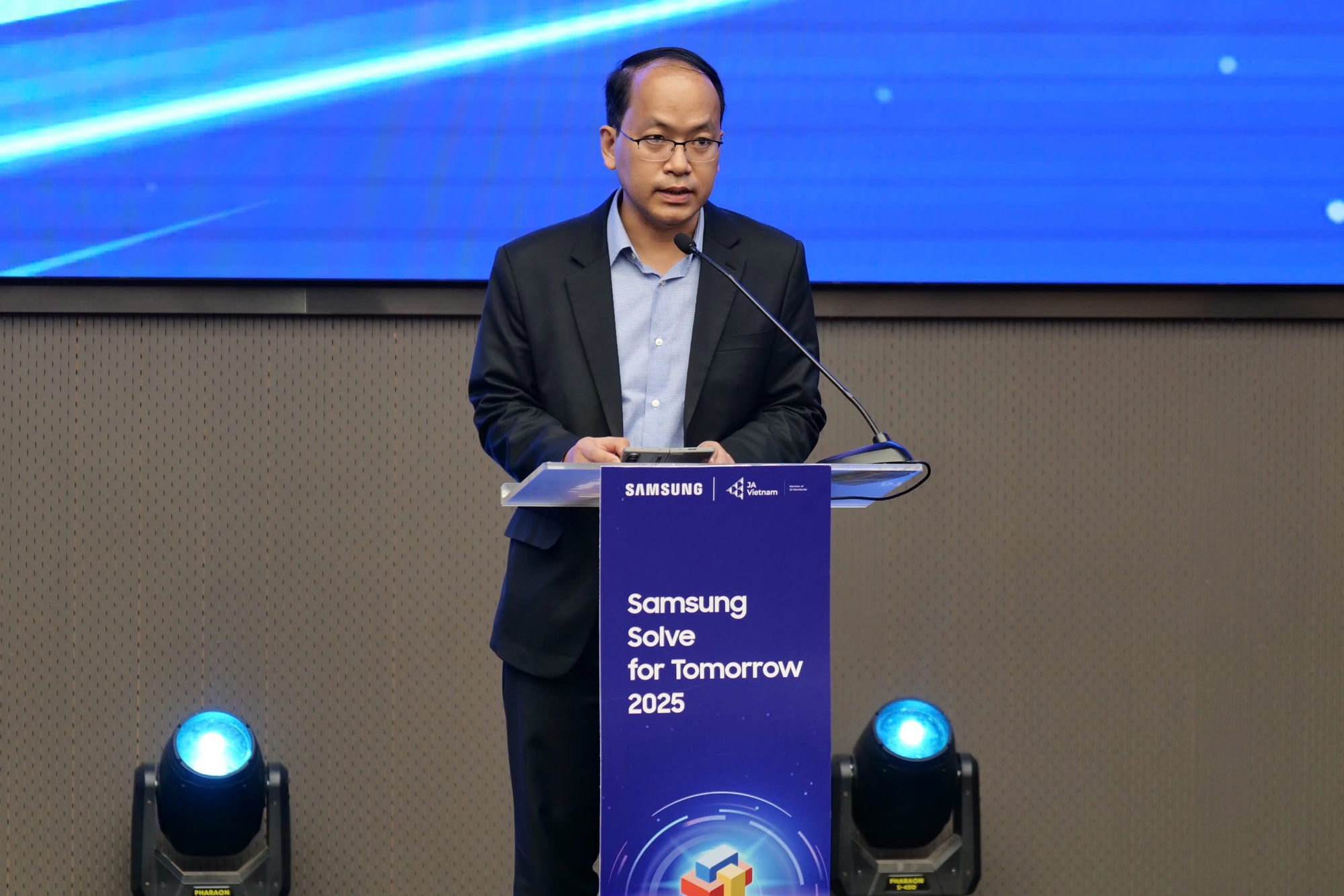Trao giải "Samsung Solve for Tomorrow 2025" cho các học sinh xuất sắc giải bài toán xã hội bằng công nghệ- Ảnh 2.