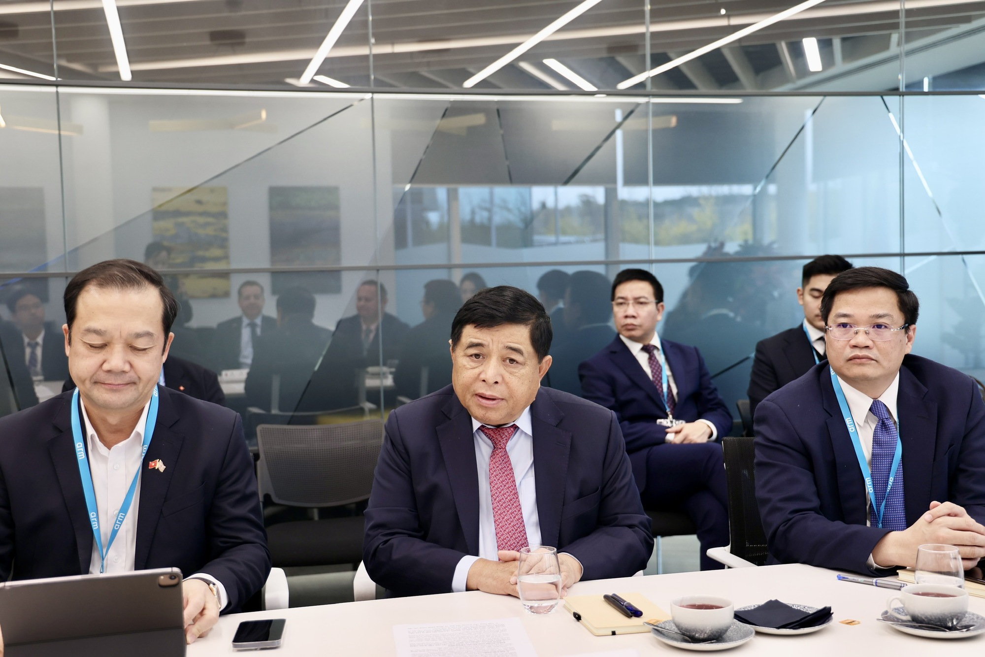 Thúc đẩy hợp tác với Tập đoàn công nghệ bán dẫn hàng đầu Vương quốc Anh- Ảnh 2.