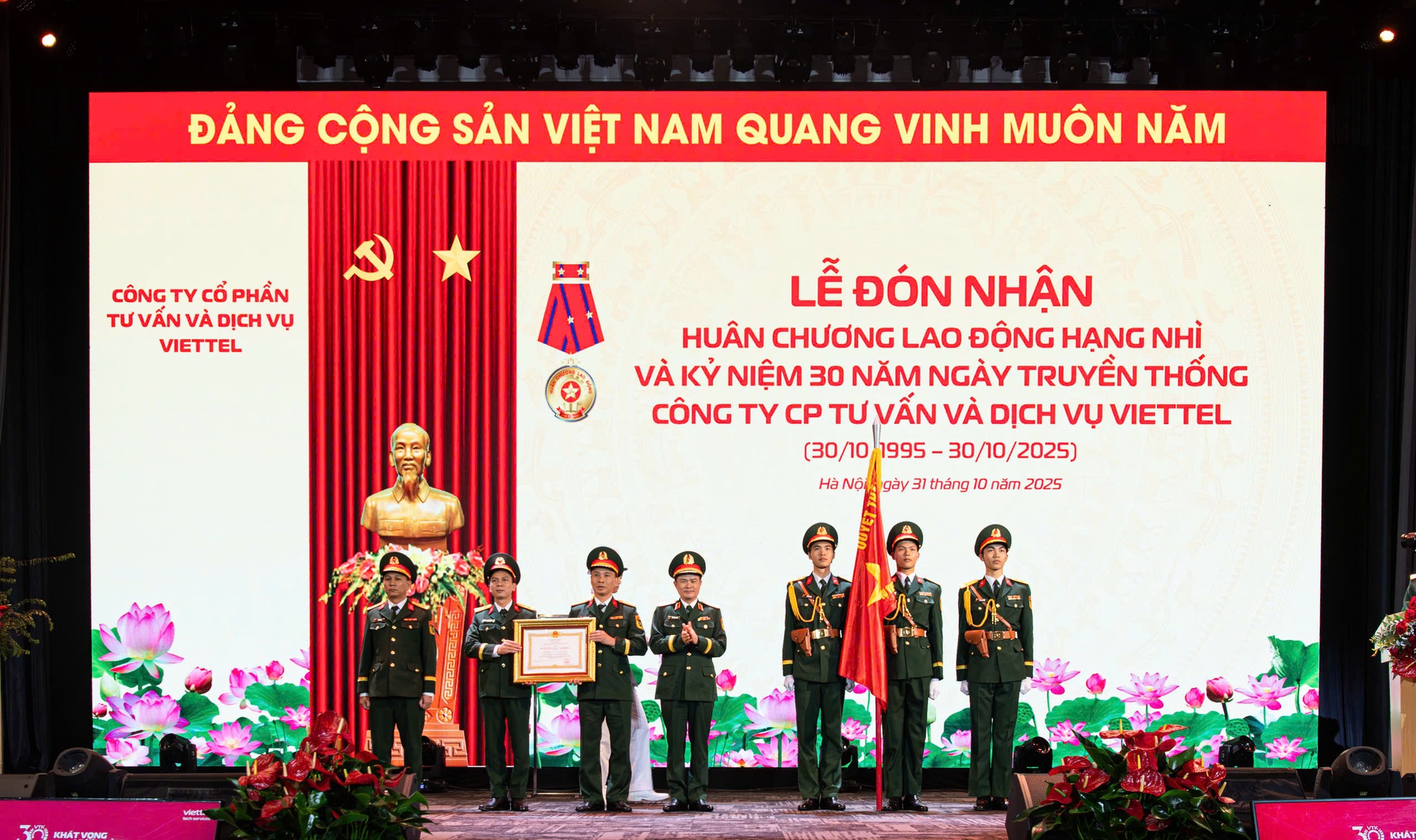 VTK đón nhân Huân chương Lao động hạng Nhì- Ảnh 1. VTK đón nhân Huân chương Lao động hạng Nhì- Ảnh 1.