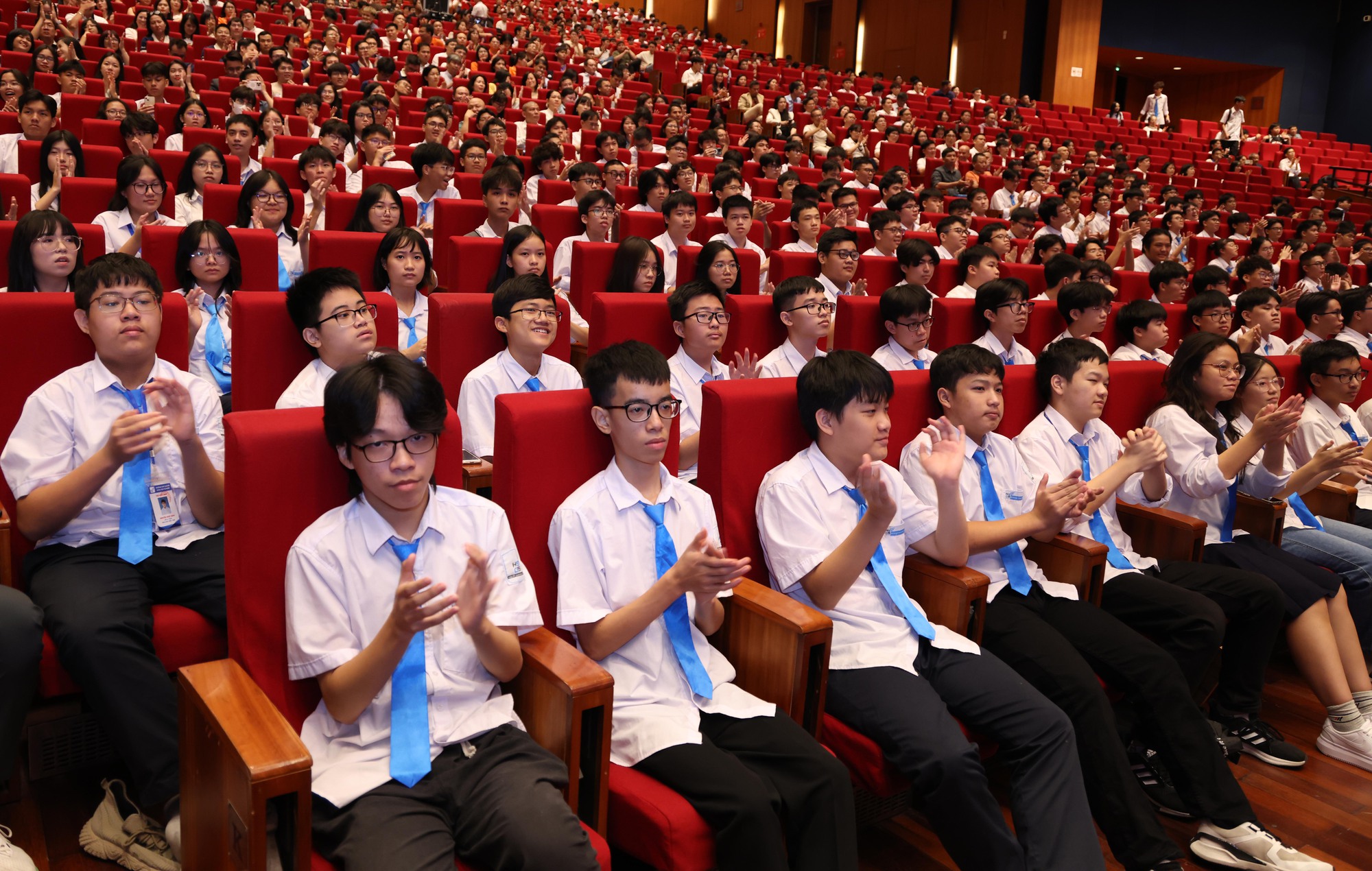 'Ngày đặc biệt' tại trường chuyên có bề dày 60 năm truyền thống- Ảnh 6.