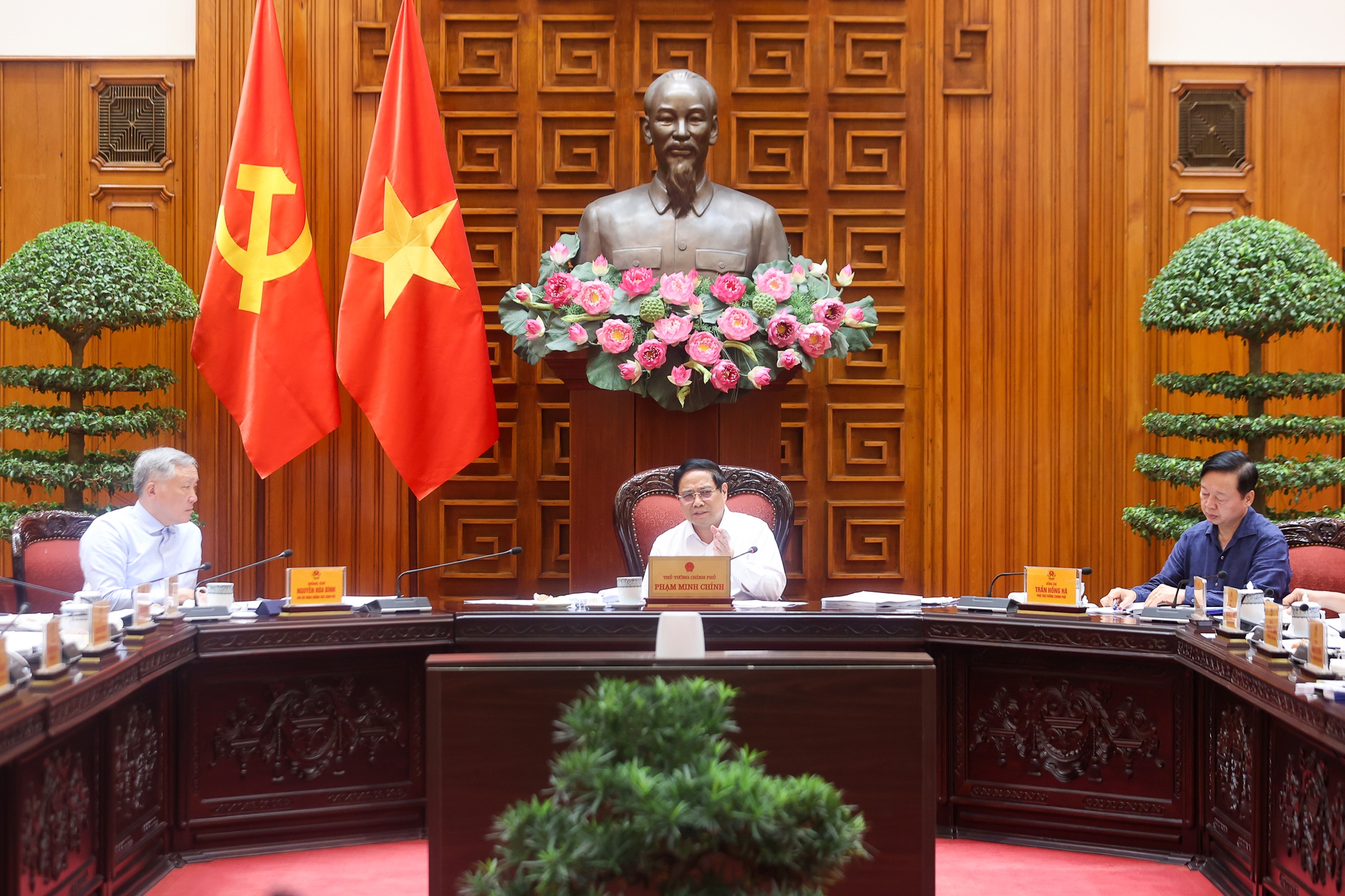 Tiếp tục hoàn thiện dự thảo nghị quyết của Bộ Chính trị về chấn hưng và phát triển văn hóa- Ảnh 3.